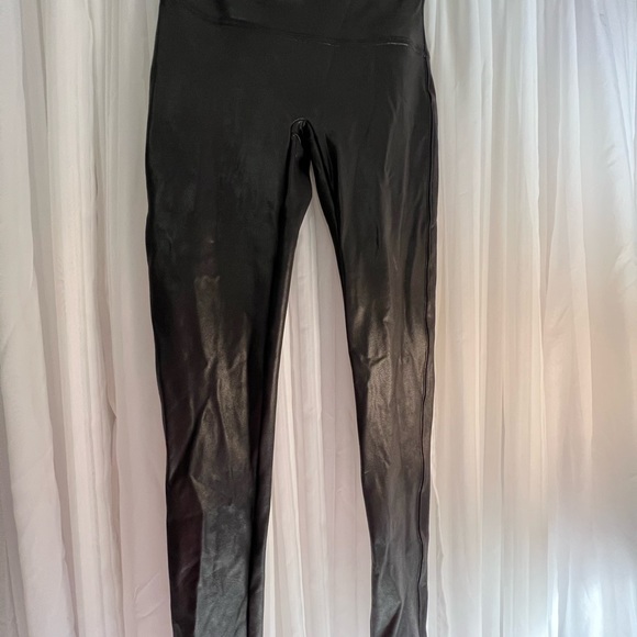 NWOT Spanx faux leather leggings. Size Large - Picture 4 of 6